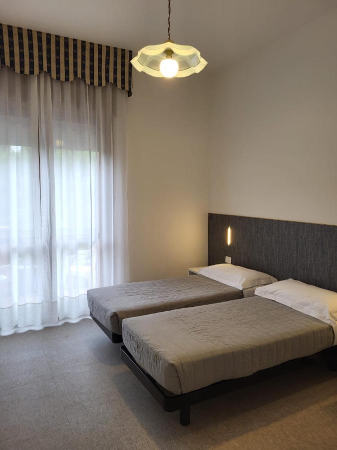 Hotel Piccadilly Лидо-ди-Езоло Экстерьер фото